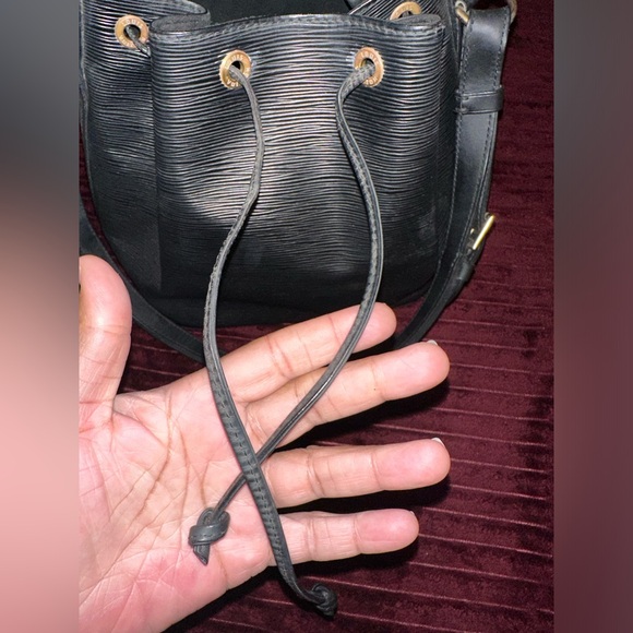 Louis Vuitton Epi Noe Bucket Bag - Picture 10 of 17